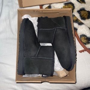 Black Ugg Mini Classic II